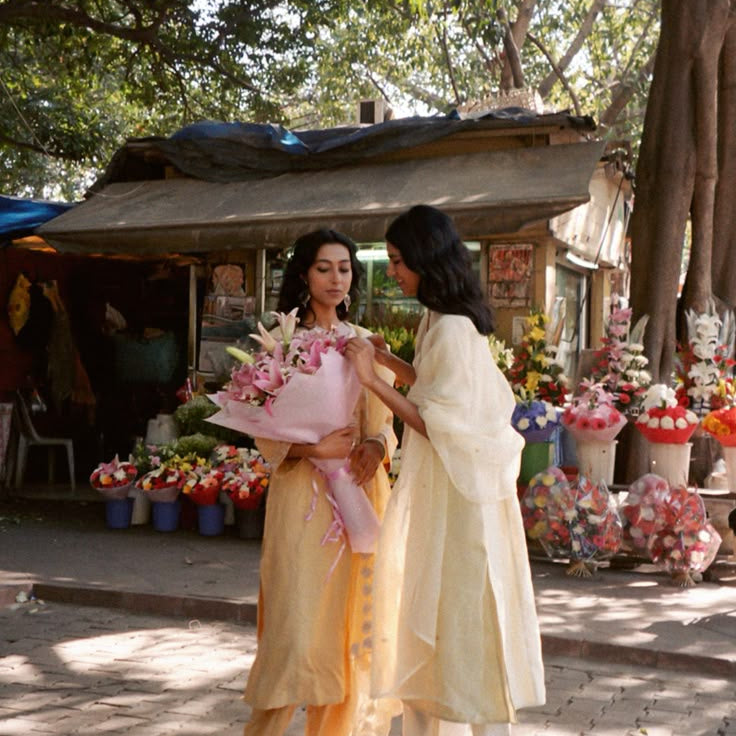 Summer Ethnicwear in the UAE: Breathable Styles & Colours for Every Occasion