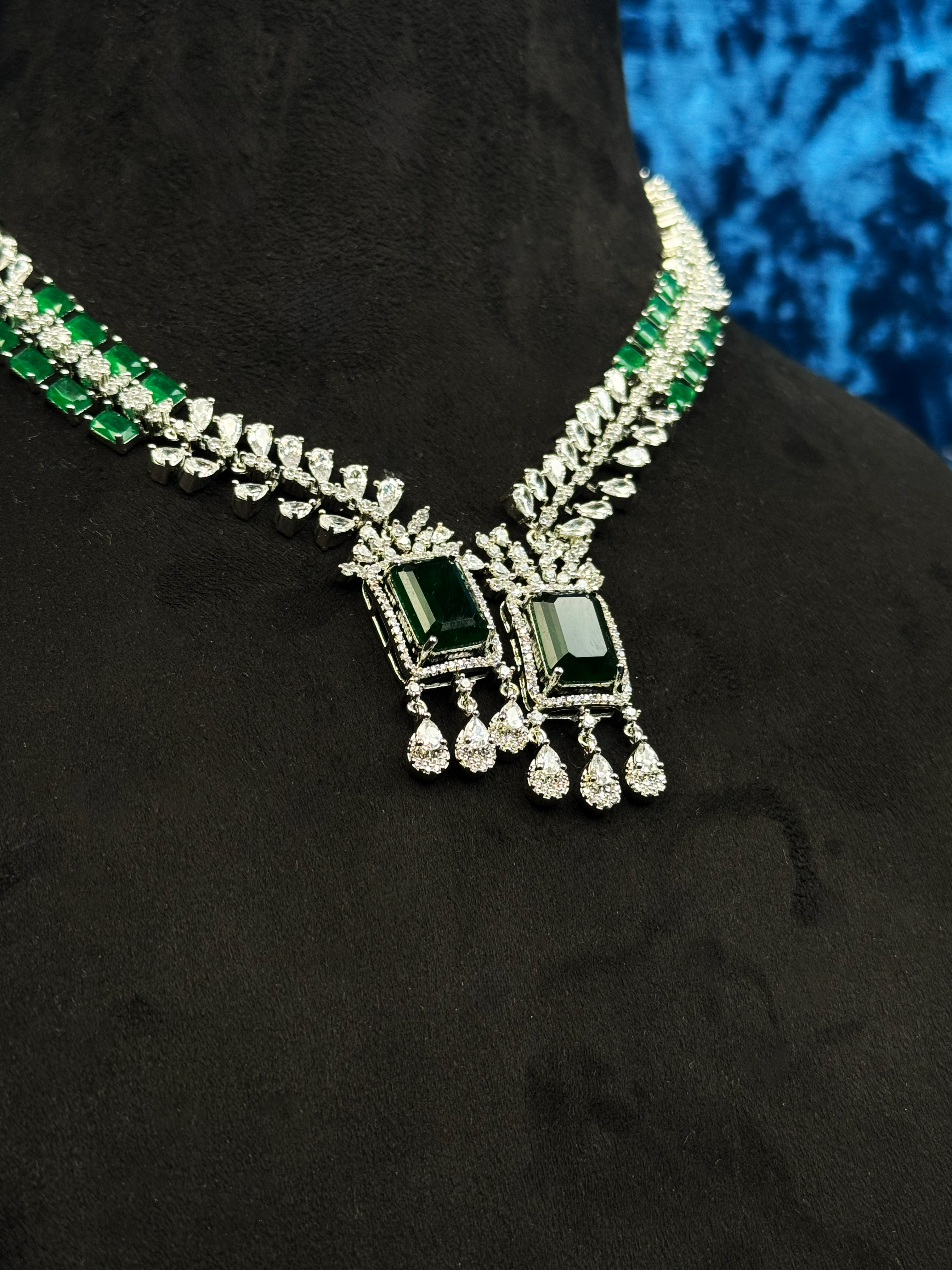 green-stone-necklace-set