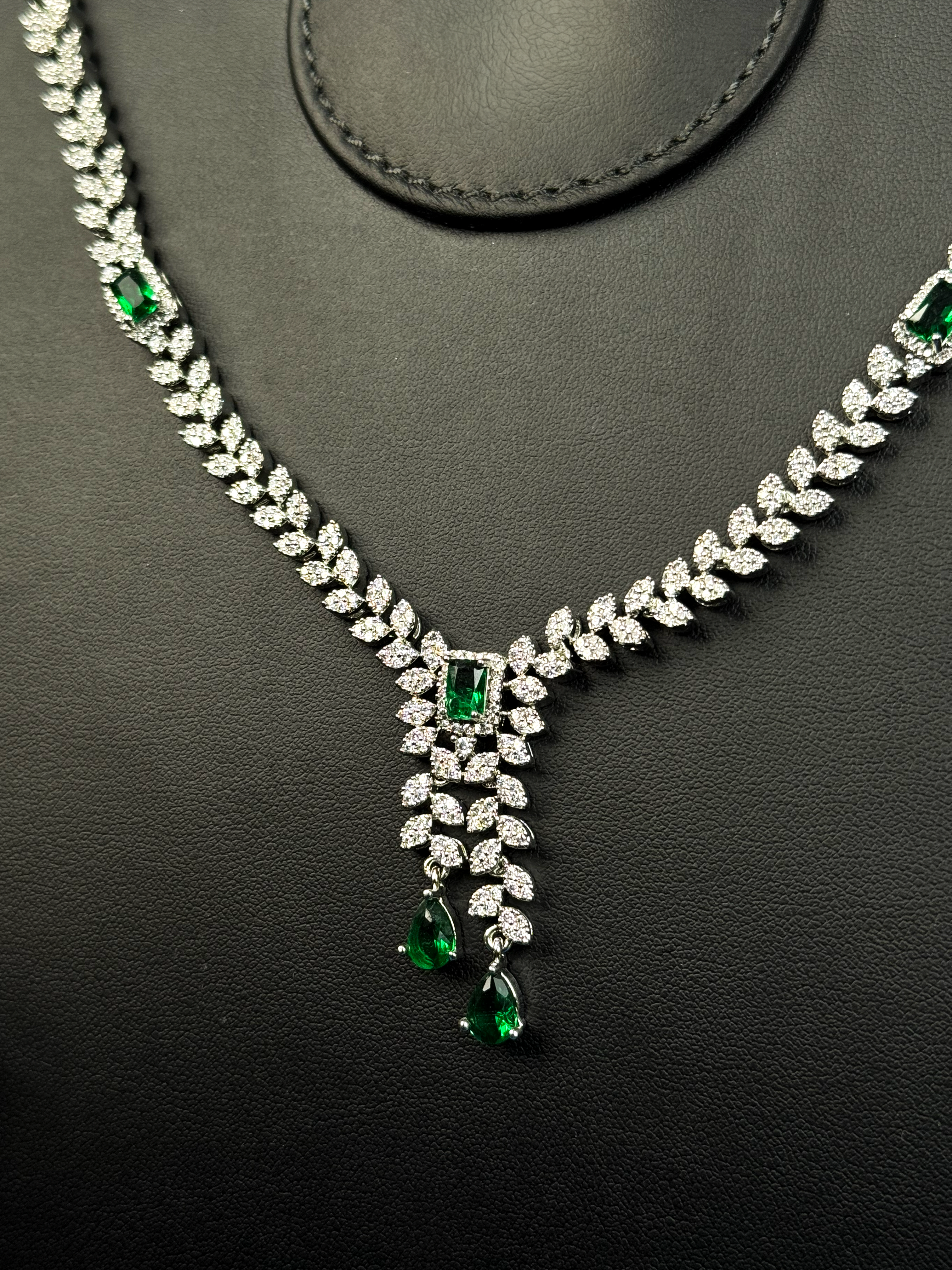 emerald-jewellery-set