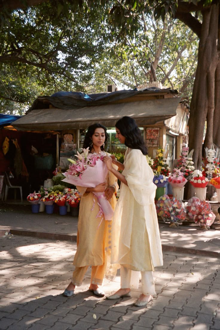 Summer Ethnicwear in the UAE: Breathable Styles & Colours for Every Occasion