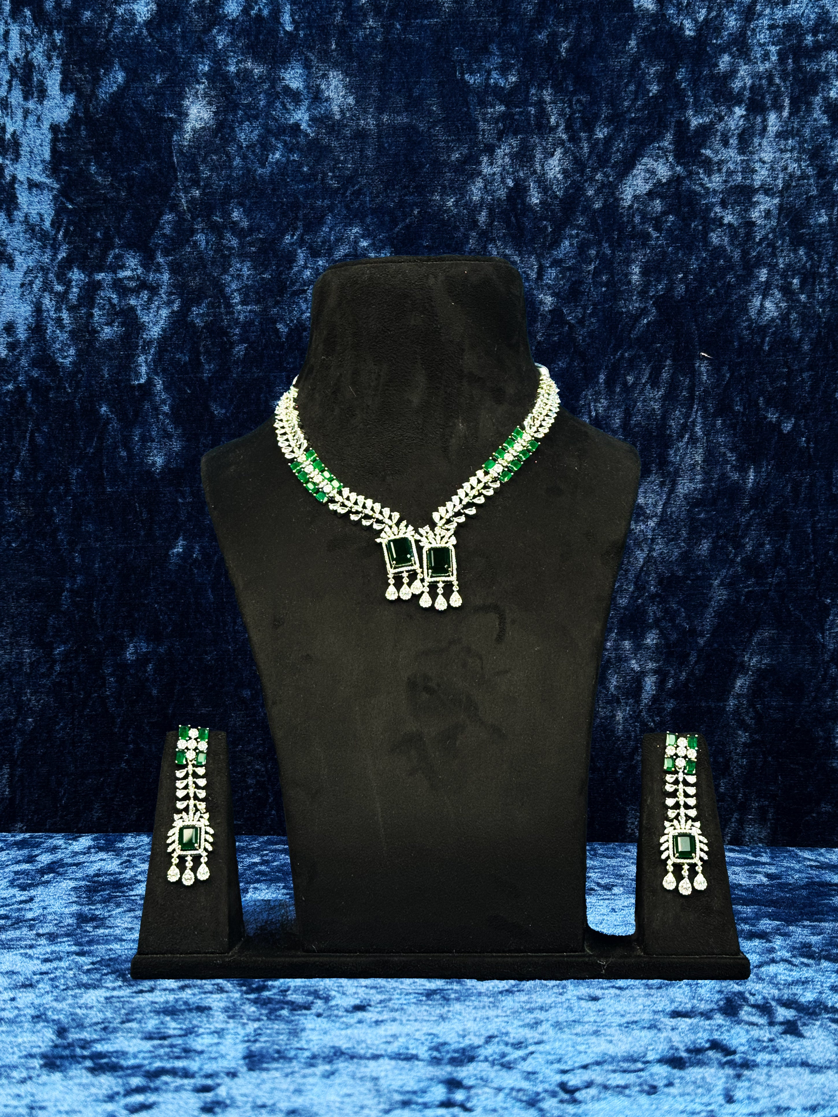 green-stone-necklace-set