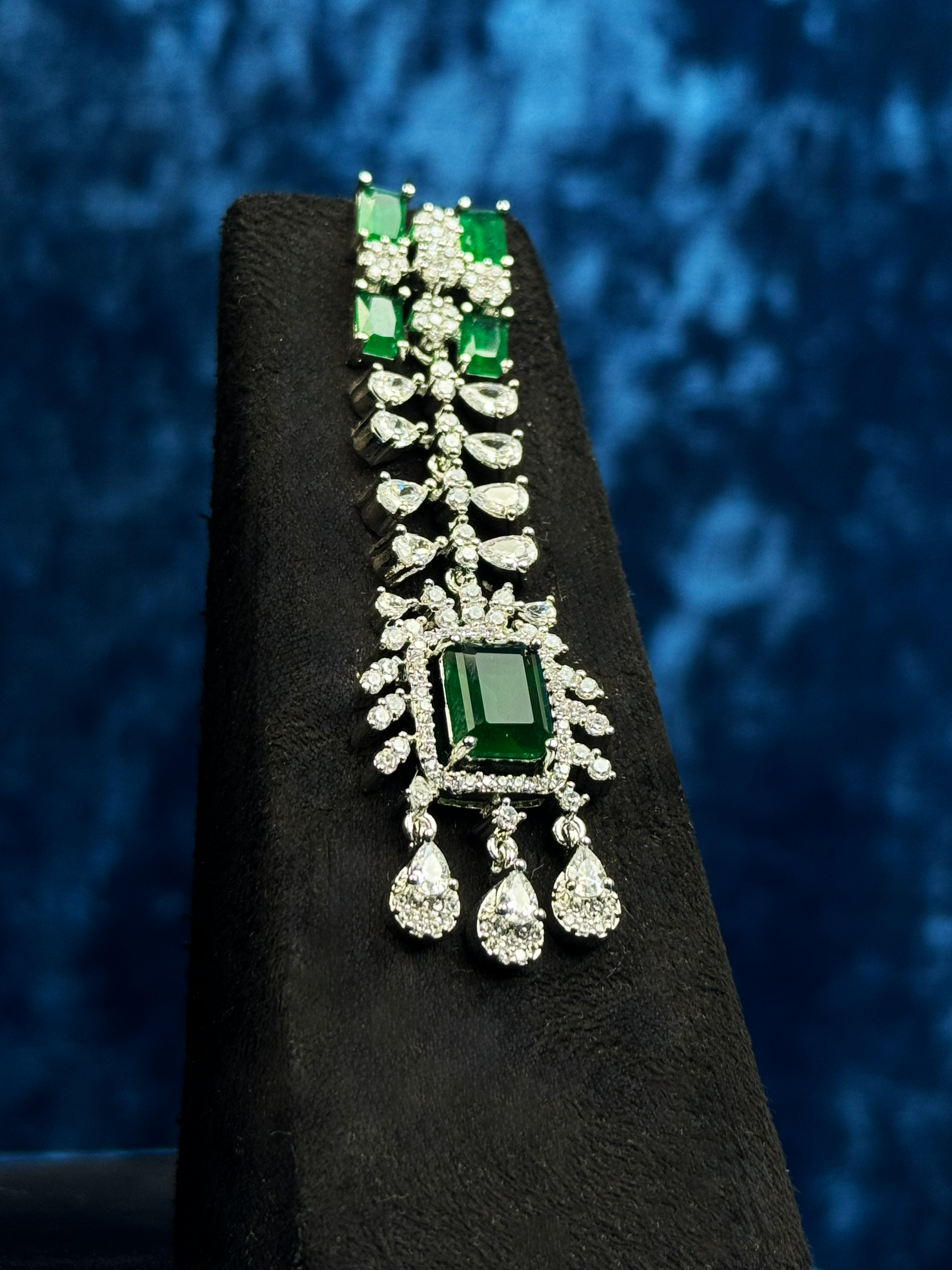 green-stone-necklace-set